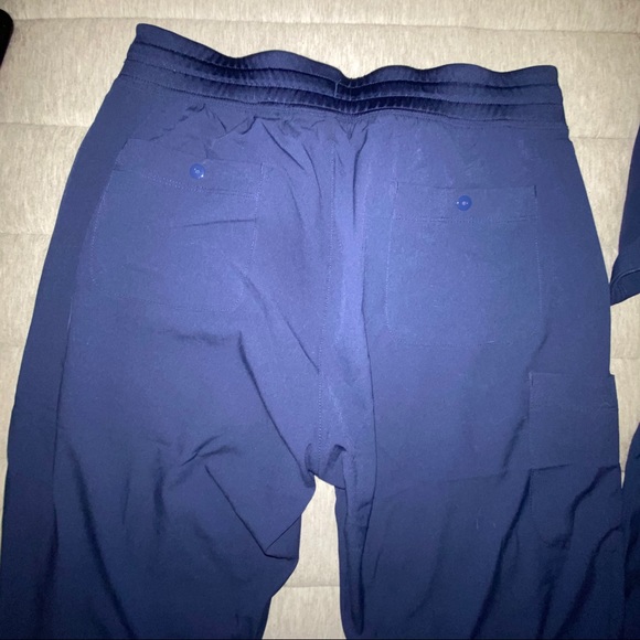 ScrubJoy scrub shirt and jogger pants set - Picture 5 of 9